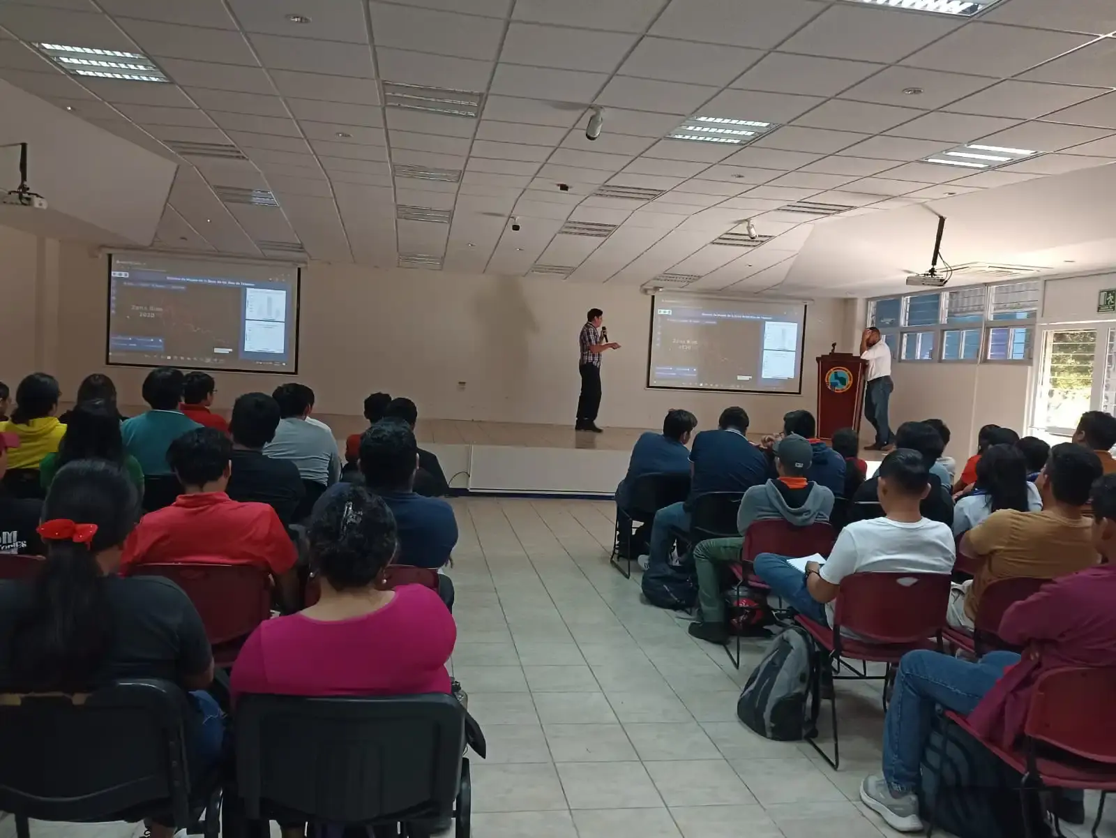 Elías Méndez en conferencia de tecnología
